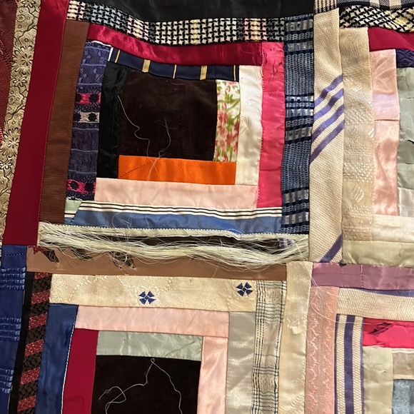 Antique patchwork quilt 68” x 76” - Picture 5 of 6